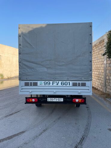 двигатель на гольф 3: Ford Transit markalı yük maşını, mal daşınması üçün praktik və