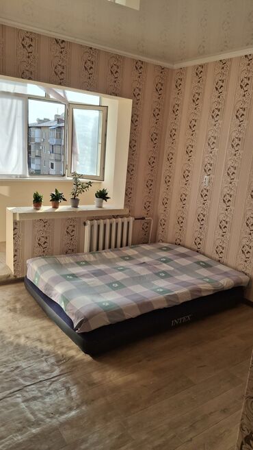 арендовать дом: Сдаю светлую комнату в микрорайоне Кок Жар ориентир кольцо Ахунбаева