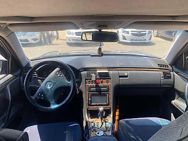w210 lyuk: Mercedes-Benz E‑Class (W210) sedan - Korpus: qara/yaşıl tünd rəngli — 9