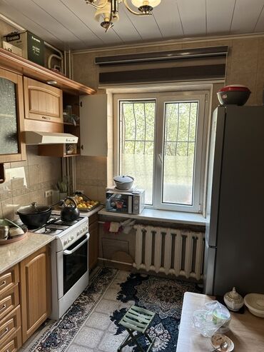 2х комнатная квартира продаётся: 3 комнаты, 72 м², 106 серия улучшенная, 2 этаж, Косметический ремонт