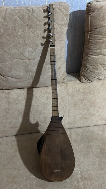 Синтезаторы: İdial vəziyətdədi heç bir sınığı çatı yoxdu ekvalazer gitara aşıqları