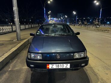 аренда машину: Volkswagen Passat: 1988 г., 1.8 л, Механика, Бензин, Седан