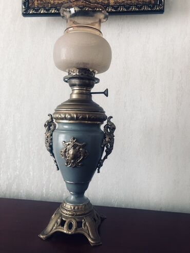 Stol lampaları: Qədimi lampa 1876 cı il Rus imperiası Varşava. Üzerinde tarixi ve