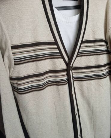 продаю старые вещи: Продаю пуловер,Турция,48,50р.,почти новый
