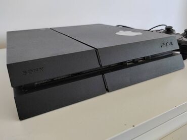sony ps4: Sony Playstation 4 konzola, od 1TB, vrlo malo korišćena, sa komplet