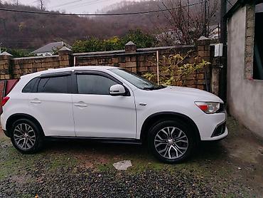 range rover satilir: Mitsubishi Outlander ağ rəngli kompakt krossover. Xarici: - Zərif — 2
