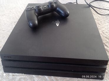 PS4 (Sony PlayStation 4): Продаю sony playstation 4 pro 1 терабайт. Покупал в Англии