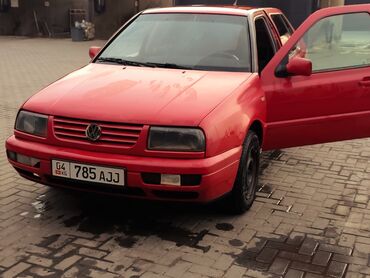 Volkswagen: Volkswagen Vento: 1997 г., 2 л, Механика, Бензин, Седан
