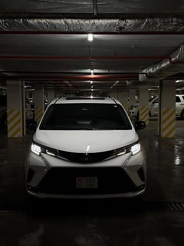 таета сиена 2021: Toyota Sienna: 2022 г., 2.5 л, Автомат, Гибрид, Минивэн — 1