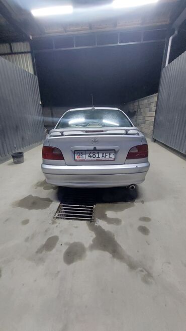 Toyota: Toyota Avensis: 1999 г., 1.6 л, Механика, Бензин, Седан