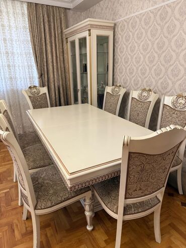 Sifarişlə dolablar: Qonaq otağı üçün, İşlənmiş, Kvadrat masa, 8 stul