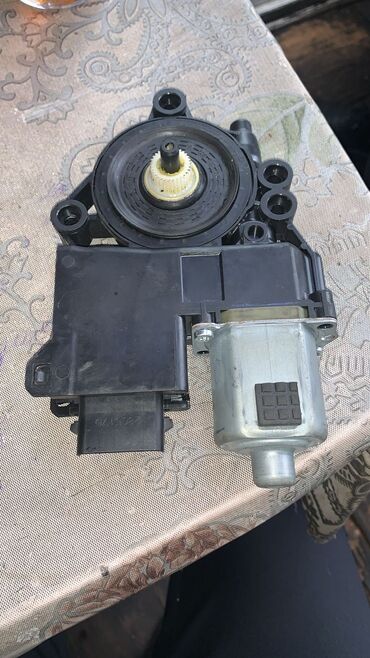 Motor üçün digər detallar: Kia Sorento 2012 suse qaldiran motor ust cixma original Kia