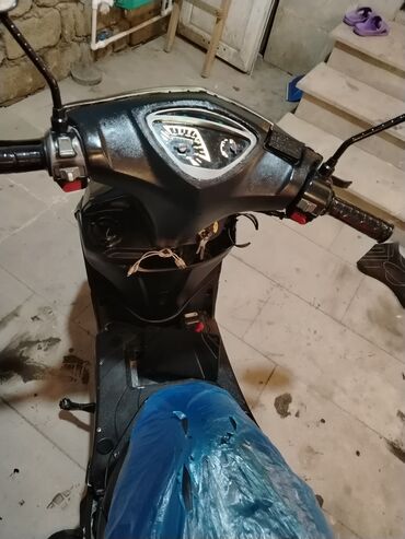 Mopedlər,skuterlər: Salam moped satilir sadece apqi satqi senedi var 49 kubdu sureti 60 70 — 2