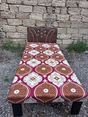 Çarpayılar: Təzə çarpayılar. 1 nəfərlik çarpayılar 60 manat.2 nəfərlik taxt 110 — 7