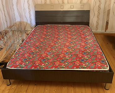 işlenmiş stol stullar: EmbaWood iki nəfərlik çarpayı və ortopedik əsas Əla vəziyyətdədir. - — 1