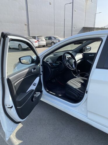 Hyundai: Hyundai Solaris: 2013 г., 1.6 л, Автомат, Бензин, Седан — 9