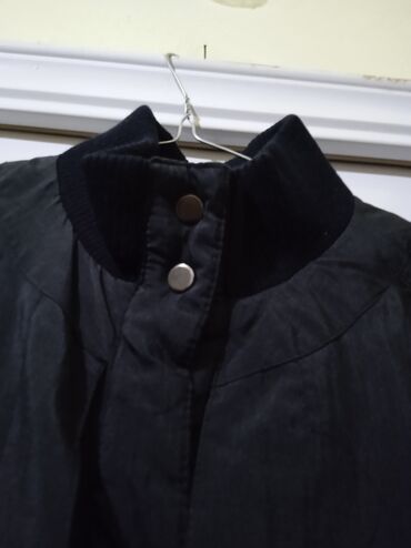 Bomberi: Crna bomber jakna Jordache - Klasičan bomber kroj sa malo širim — 3