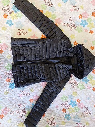 Демисезонные куртки: Продаю куртку деми,размер M 160/84A. маломерит. капюшон — 5