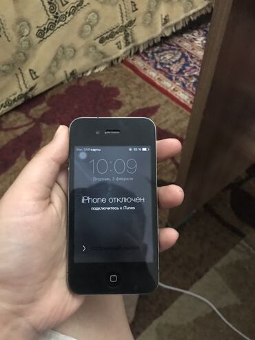 apple ipod nano 5: IPhone 4, Б/у, 32 ГБ, Черный, Зарядное устройство