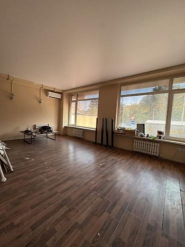 салон красоты услуги: Сдаю Офис целиком: 260 м², В жилом комплексе, С ремонтом, Первая линия — 3