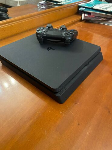 PS4 (Sony Playstation 4): Sony Playstation 4. Playstation 4 Slim 500 Gb bir Pultla-450 Azn