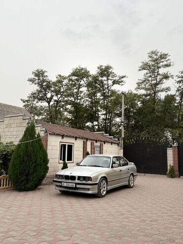 машина за 60000: BMW 5 Series E34, седан, серебристый цвет. 2.0 ванос состояние хорошее