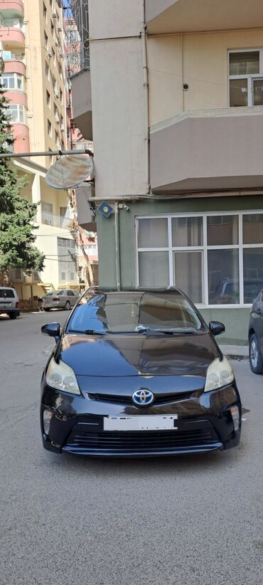 Toyota Prius: 1.8 l | 2014 il Hetçbek