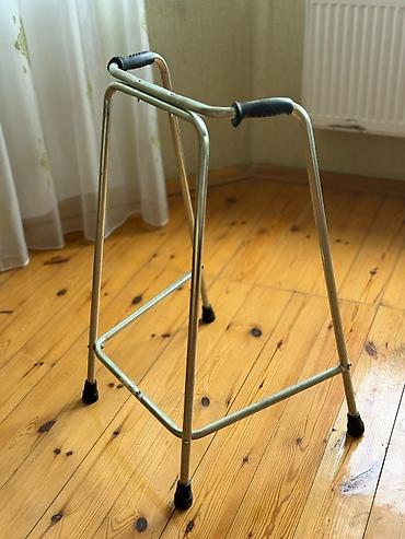 ev ucun termometr: Yürümə çərçivəsi (walker) - Material: möhkəm metal konstruksiya - — 1