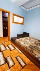 Uzunmüddətli kirayə mənzillər: Oz evimdir .m 8nsaatcilarin yani.baku molun arxasidir.makler qarwi — 3