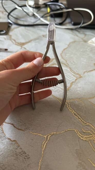 Manikür, pedikür aparatları: Manikür üçün avadanlıq dəsti tək tək də satılır hər biri Tərkib: - — 13