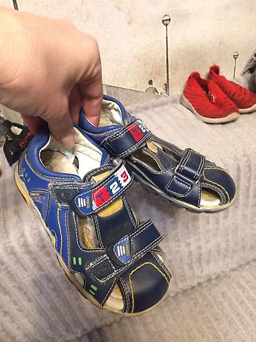 Детская обувь: Продаю детскую обувь. Все вместе за 2000 сом . На 1-2 года . В — 5