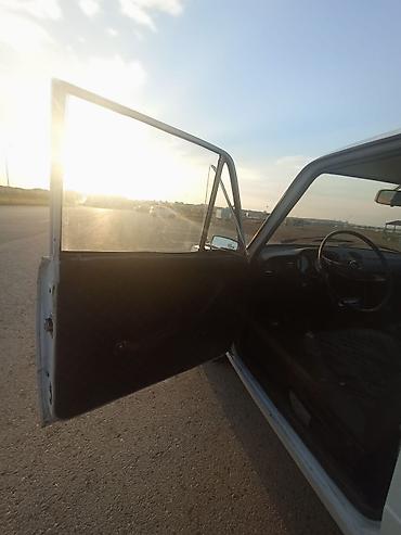 VAZ (LADA): VAZ 2106, ağ rəng, sedan kuzov. Klassik dizayna malik, xrom detallar — 10