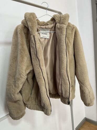 куртка бежевый: Куртка teddy, фирма PULL&BEAR. Размер S. Б/у. Цена 500 сом