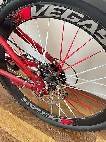 lxtx velosiped: Vegas şəhər/dağ velosipedi - Rəng: mat qırmızı, qara loqo və detallar — 6