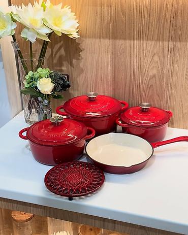 Наборы посуды: Чугунные наборы 4в1 + подставка В наличии: - красный; - оранжевый; - — 9