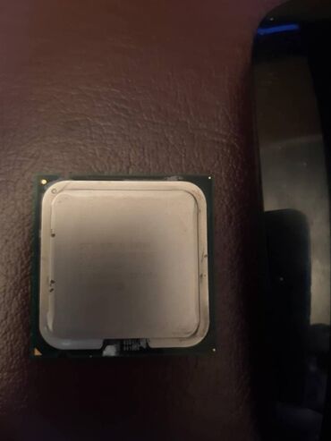 core i7: Prosessor Intel Core 2 Quad Q8300, 4 nüvə