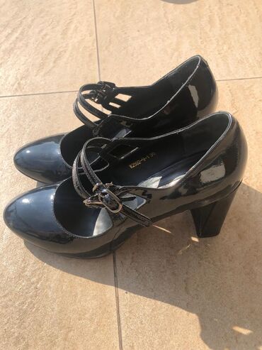 Женская обувь: Туфли Basconi, цвет - Черный