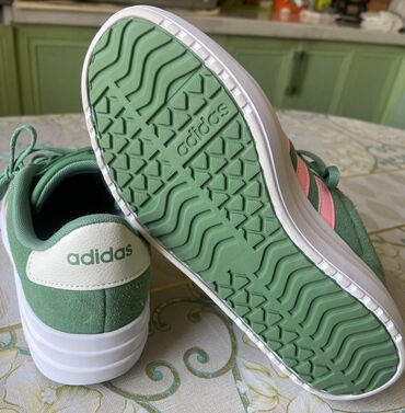обувь адидас: Кроссовки adidas - Цвет: зелёный верх с розовыми полосками, белые