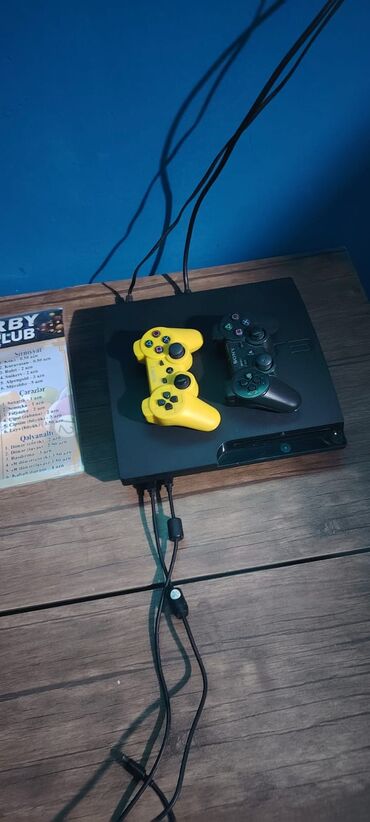 PS3 (Sony PlayStation 3): 10 Dəst satılır Dəstə Daxildir PS3 2 pult divan 109 ekran televizor