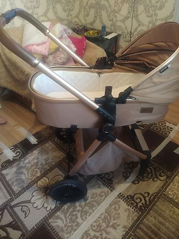 kidilo beşik: Uşaq arabası – beşik tipli, bej/qızılı tonlarda şassi və toxuma ilə — 3