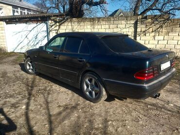 Mercedes-Benz: Mercedes-Benz E 300: 3 l | 1995 il Sedan