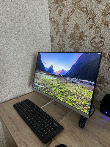 Monitorlar: Bu monitor müasir ofis və ya ev istifadəsi üçün nəzərdə tutulmuşdur