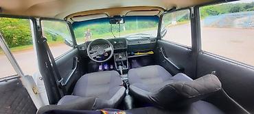 ford transit kreditle satisi: LADA 2107, ağ rəng, sedandır. Klassik dizaynlı kuzov, xrom ön — 3