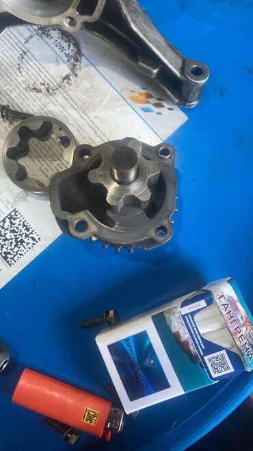 Двигатели, моторы и ГБЦ: Масляный насос двигателя внутреннего сгорания. Механизм с шестерней — 8