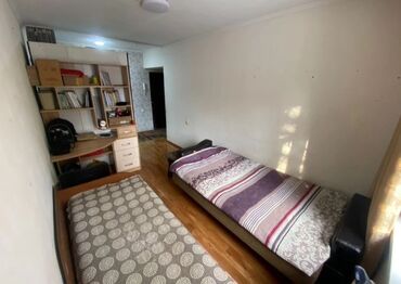 3 комнатная квартира 104 серии бишкек: 2 комнаты, 43 м², 104 серия, 1 этаж, Косметический ремонт