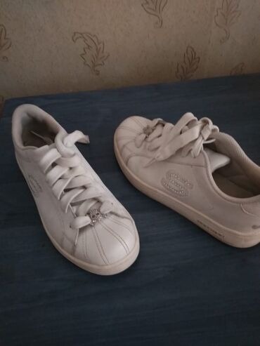 Кроссовки и спортивная обувь: Размер: 36.5, цвет - Белый, Б/у