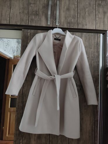 женское пальто на синтепоне: Пальто S (EU 36), цвет - Бежевый