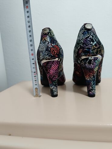 Salonke: Salonke, Stefano, 37 — 12