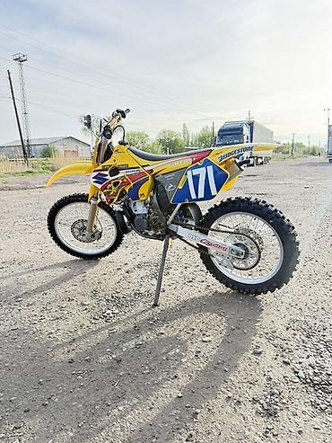 мотор дизель: Кроссовый мотоцикл Suzuki RM (двухтактный) Обьем 250 кубов Эндуро — 2