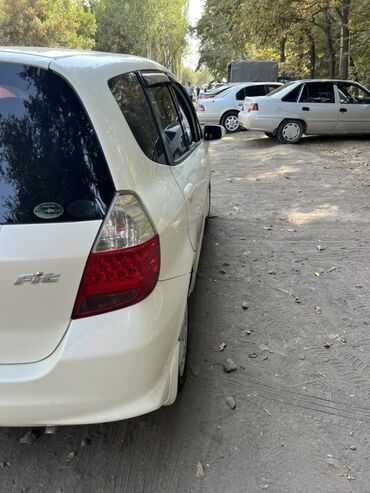 экран для радиаторов: Honda Fit: 2007 г., 1.3 л, Автомат, Бензин, Хетчбек